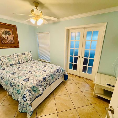 Gulf Coast Gem Private Condo - 2Bed, 1Bath, Sleeps 6, Across The Street From Beach & Gulf, Game Room, Pool Clearwater Beach Dış mekan fotoğraf