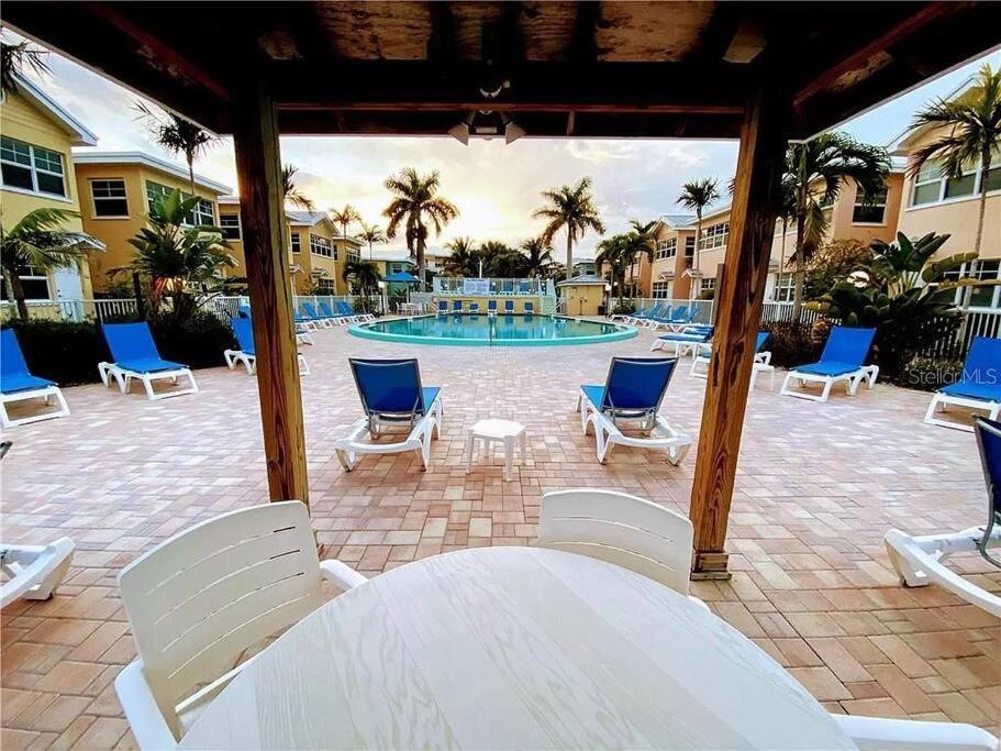 Gulf Coast Gem Private Condo - 2Bed, 1Bath, Sleeps 6, Across The Street From Beach & Gulf, Game Room, Pool Clearwater Beach Dış mekan fotoğraf