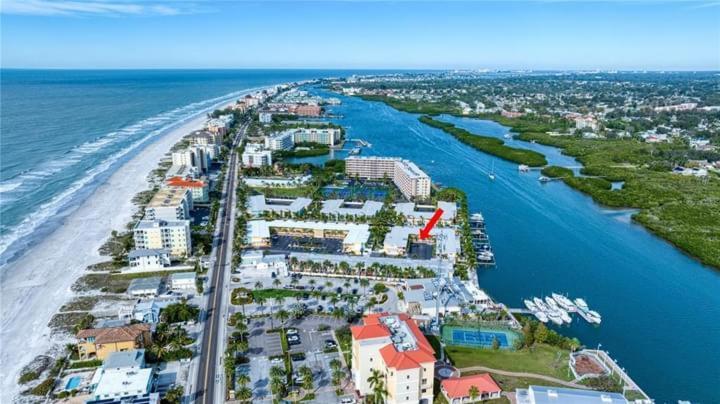 Gulf Coast Gem Private Condo - 2Bed, 1Bath, Sleeps 6, Across The Street From Beach & Gulf, Game Room, Pool Clearwater Beach Dış mekan fotoğraf