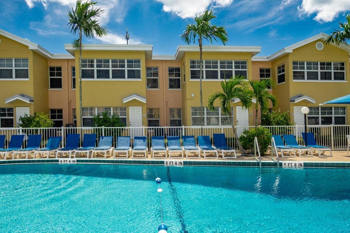 Gulf Coast Gem Private Condo - 2Bed, 1Bath, Sleeps 6, Across The Street From Beach & Gulf, Game Room, Pool Clearwater Beach Dış mekan fotoğraf