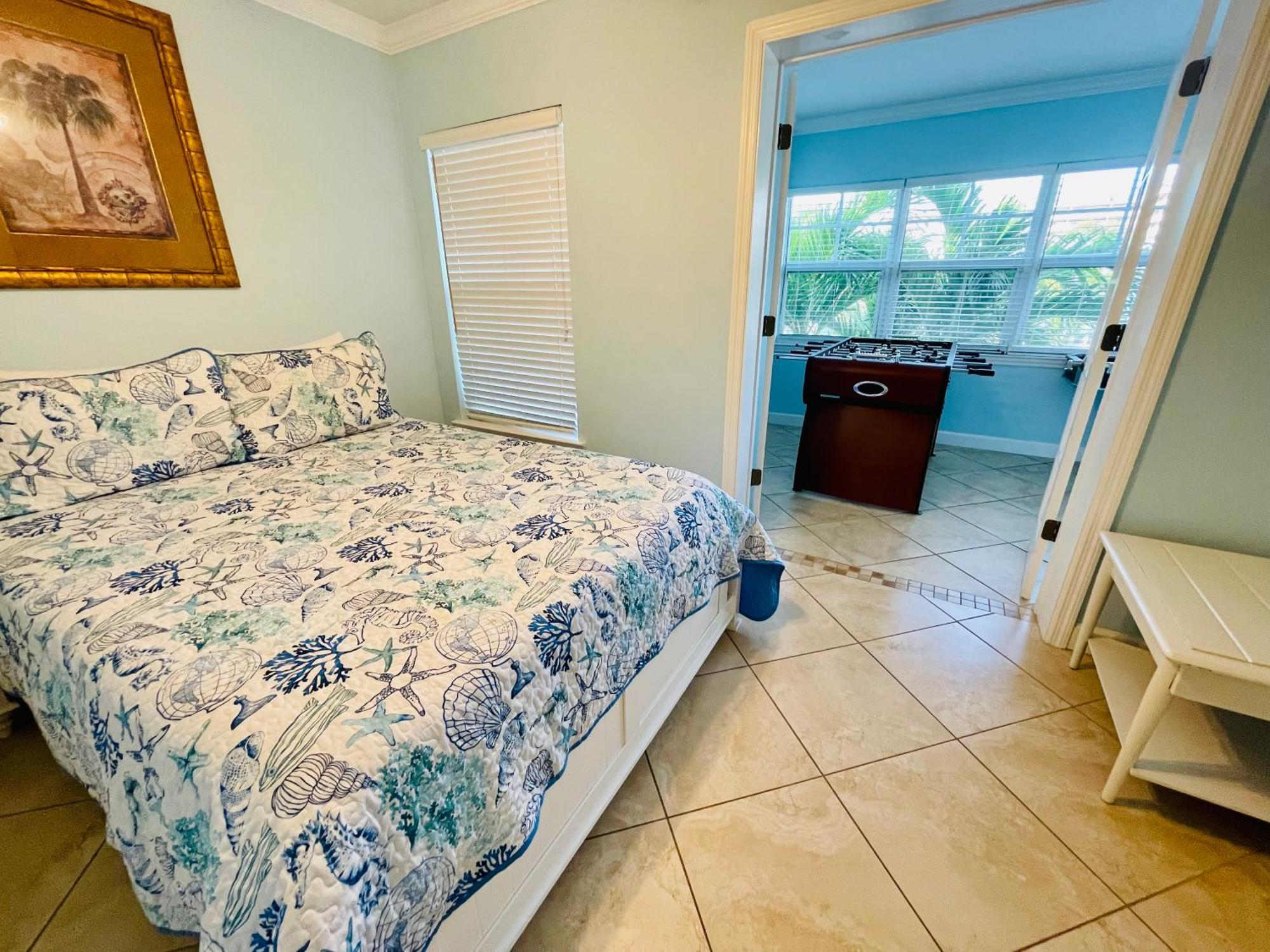 Gulf Coast Gem Private Condo - 2Bed, 1Bath, Sleeps 6, Across The Street From Beach & Gulf, Game Room, Pool Clearwater Beach Dış mekan fotoğraf